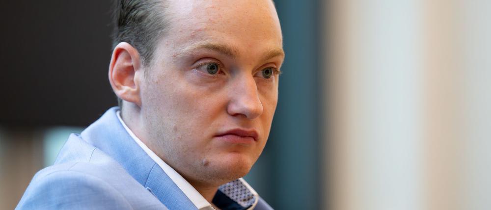 Der Angeklagte muss nach der Entscheidung des Gerichts für die bisherige Haft entschädigt werden. (Archivbild)