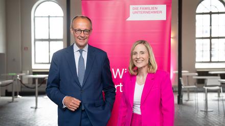 Gute Miene machen hier Bundeskanzler Friedrich Merz und die Präsidentin des Familienunternehmerverbands Marie-Christine Ostermann