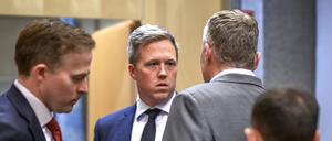 Überbringt schlechte Botschaften für die Ukraine: US-Heeresminister Daniel Driscoll (Mitte) am Rande der Ukraine-Gespräche in Genf am 23. November.