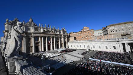 Blick auf den Petersplatz. 