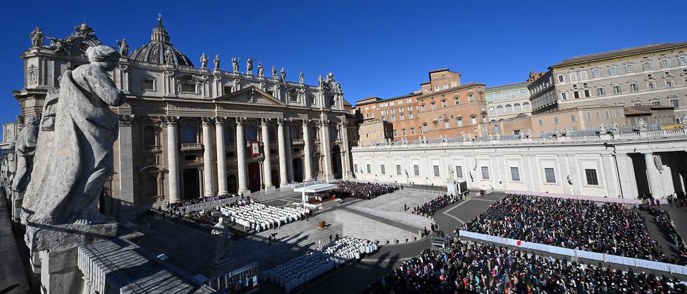 Blick auf den Petersplatz. 