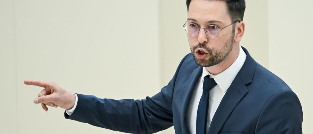 Der Parlamentarische Geschäftsführer der Brandenburger AfD-Landtagsfraktion, Dennis Hohloch, kritisiert eine Auszählung von Stimmen als falsch (Archivbild).