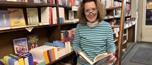 Gabriele Seebode (72) ist die Inhaberin der Buchhandlung Auerbach in der Steglitzer Albrechtstraße. Sie sucht einen Nachfolger.