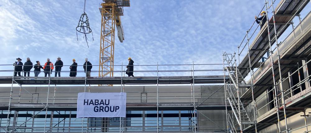 Richtfest für den Schulneubau am Jungfernsee. Nach aktuellem Stand wird hier das Dalton-Gymnasium einziehen.