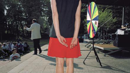 Peter Oehlmann fand sein Motiv für „Glücksrad“ Anfang der 1990er-Jahre in Bernau. Zu sehen in der Ausstellung „Das Weite suchen“ im Brandenburg Museum.