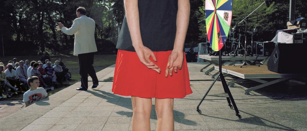 Peter Oehlmann fand sein Motiv für „Glücksrad“ Anfang der 1990er-Jahre in Bernau. Zu sehen in der Ausstellung „Das Weite suchen“ im Brandenburg Museum.