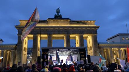 Viele Demonstrantinnen protestierten am Dienstag am Brandenburger Tor. 