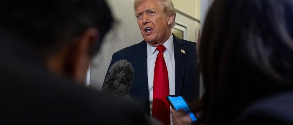  Er habe „keine Deadline“ für die Ukraine, sagte Trump. 