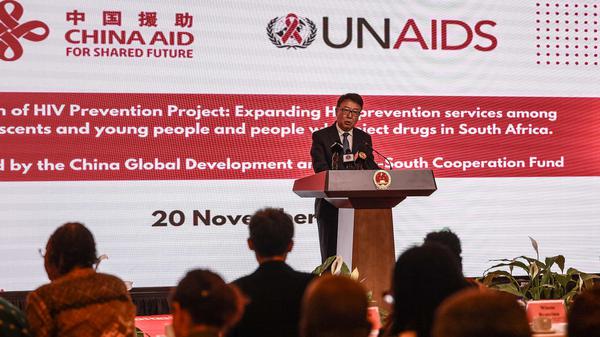 Chinas Botschafter in Südafrika, Wu Peng, bei der Eröffnung eines von seinem Land finanzierten Projekts zur Bekämpfung von HIV (20. November 2025, Pretoria).