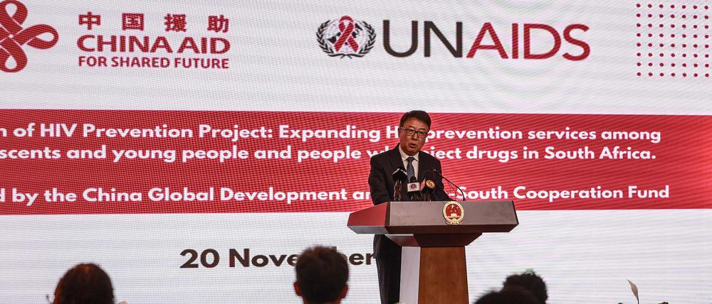 Chinas Botschafter in Südafrika, Wu Peng, bei der Eröffnung eines von seinem Land finanzierten Projekts zur Bekämpfung von HIV (20. November 2025, Pretoria).
