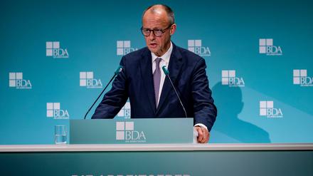 Bundeskanzler Friedrich Merz (CDU) spricht beim Arbeitgebertag 2025. 