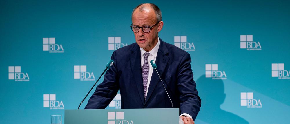 Bundeskanzler Friedrich Merz (CDU) spricht beim Arbeitgebertag 2025. 