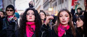 Frauen protestierten in Italien gegen Gewalt gegen Frauen.