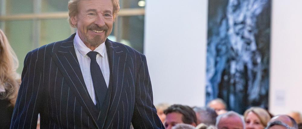 Moderator Thomas Gottschalk will sich nach einem Abschied aus dem TV-Geschäft für mindestens ein Jahr aus der Öffentlichkeit zurückziehen und reisen. (Archivbild)