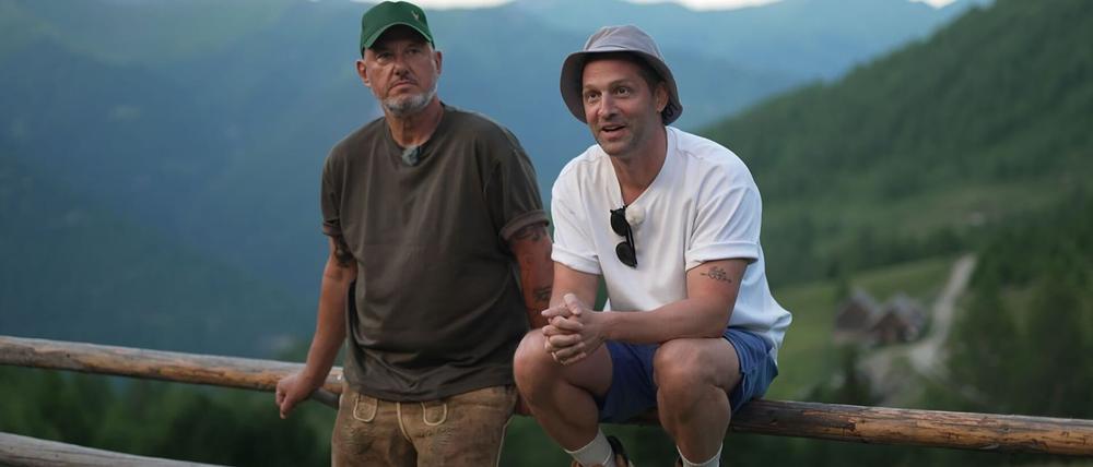 Die beiden TV-Köche sind ab Donnerstag (20.15 Uhr) in ihrem neuen Doku-Format „Rosin & Kumptner: Mission Mittendrin!“ auf Kabel Eins zu sehen.