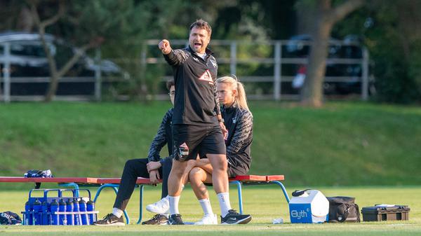 Tobias Kurbjuweit trainiert seit dem Sommer das Frauenteam von Hertha BSC.