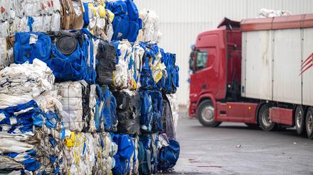 Das Firmengelände im Bereich Industriehäfen.