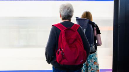 Viele Menschen sind auch im Rentenalter noch aktiv auf dem Arbeitsmarkt. (Symbolbild)