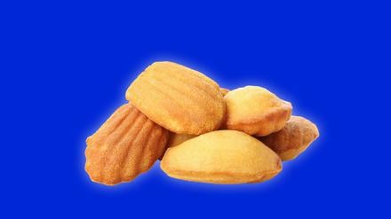 Madeleines auf blauem Hintergrund.
