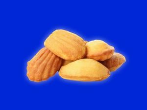 Madeleines auf blauem Hintergrund.