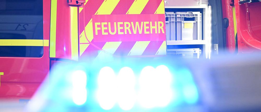 Die Flammen hatten die Einsatzkräfte eigenen Angaben zufolge schnell unter Kontrolle. (Symbolbild)