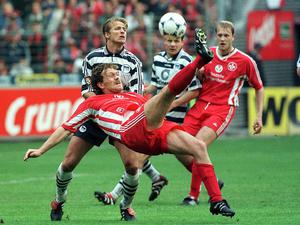 Artistisch: FCK-Stürmer Olaf Marschall (vorn) trifft 1998 per Fallrückzieher. 