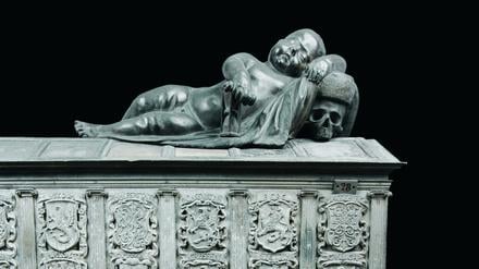 Putto mit Totenschädel. Detail des Sarges von Wilhem Heinrich Kurprinz von Brandenburg (1648-1649), einer der zurückgekehrten Sarkophage.