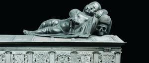 Putto mit Totenschädel. Detail des Sarges von Wilhem Heinrich Kurprinz von Brandenburg (1648-1649), einer der zurückgekehrten Sarkophage.