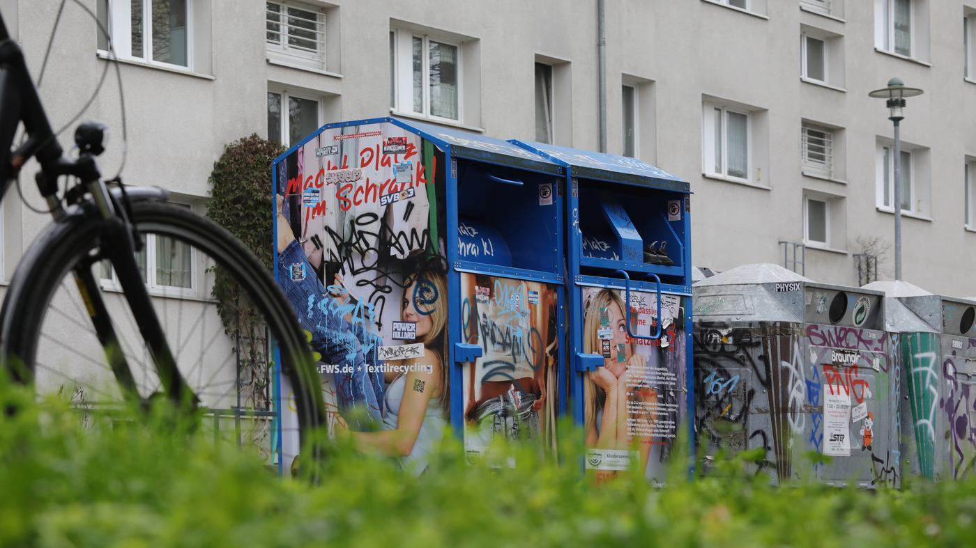 Altkleiderentsorgung-in-Potsdam-berf-llte-Container-gleichzeitig-sinkende-Erl-se-f-r-die-Stadt