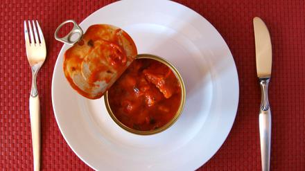 Die Mensapreise sind 2025 nur leicht gestiegen. Bei steigenden Einkaufspreisen wegen der Inflation könnten sie aber bald teurer werden.