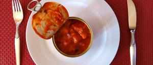 Die Mensapreise sind 2025 nur leicht gestiegen. Bei steigenden Einkaufspreisen wegen der Inflation könnten sie aber bald teurer werden.