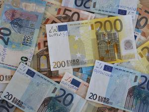 Die Berliner Polizei beschlagnahmte bei Durchsuchungen eine größere Menge Falschgeld. (Illustration)