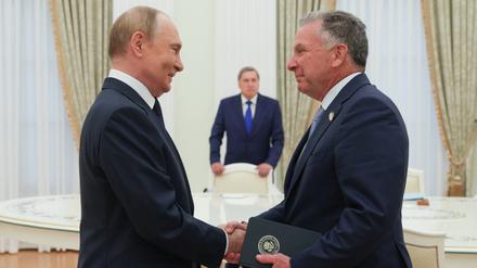 Vladmir Putin und Steve Witkoff in Moskau