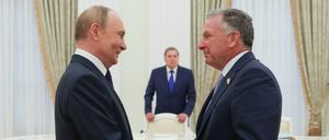 Vladmir Putin und Steve Witkoff in Moskau