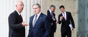 Aktuell zwei von Putins wichtigsten Männern: Top-Verhandler Kirill Dmitrijew (li.) und Außenpolitik-Berater Juri Uschakow.