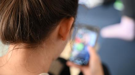 Das EU-Parlament stimmte mit deutlicher Mehrheit für die Forderung nach einem Mindestalter für soziale Medien. (Symbolbild) 