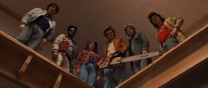 Blick in die Unterwelt. Die unbeschwerten Zeiten sind für Mike (Finn Wolfhard, links) und die Mitglieder des „Hellfire Club“ endgültig vorbei.