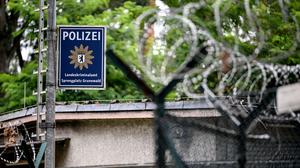 Auf dem Sprengplatz im Berliner Grunewald sind Teile der bei einer Razzia gefundenen Pyrotechnik gesprengt worden (Archivbild).