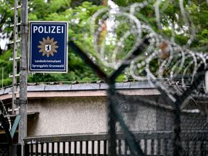 Auf dem Sprengplatz im Berliner Grunewald sind Teile der bei einer Razzia gefundenen Pyrotechnik gesprengt worden (Archivbild).