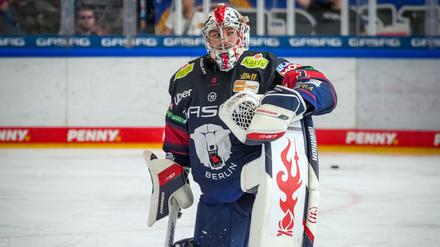 Torhüter Jonas Stettmer unterlag mit den Eisbären Berlin in Ingolstadt.