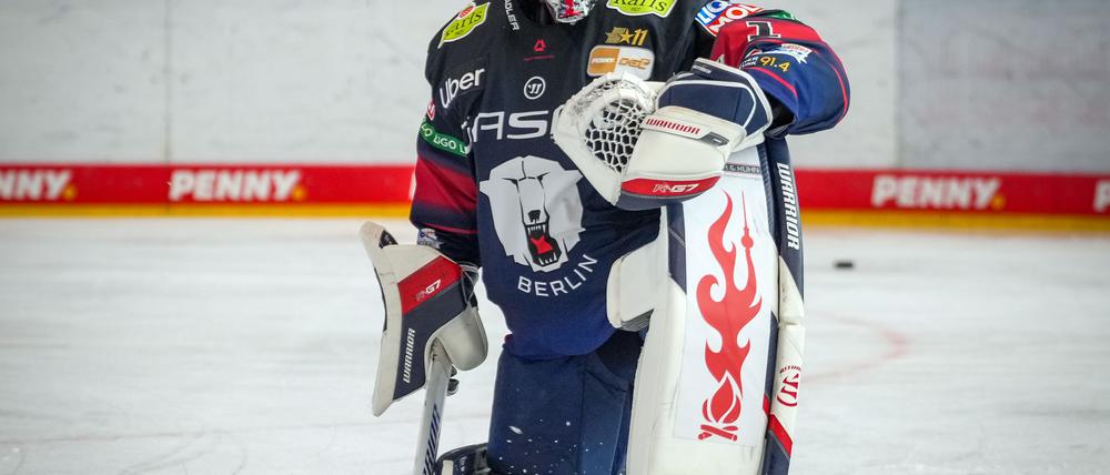 Torhüter Jonas Stettmer unterlag mit den Eisbären Berlin in Ingolstadt.