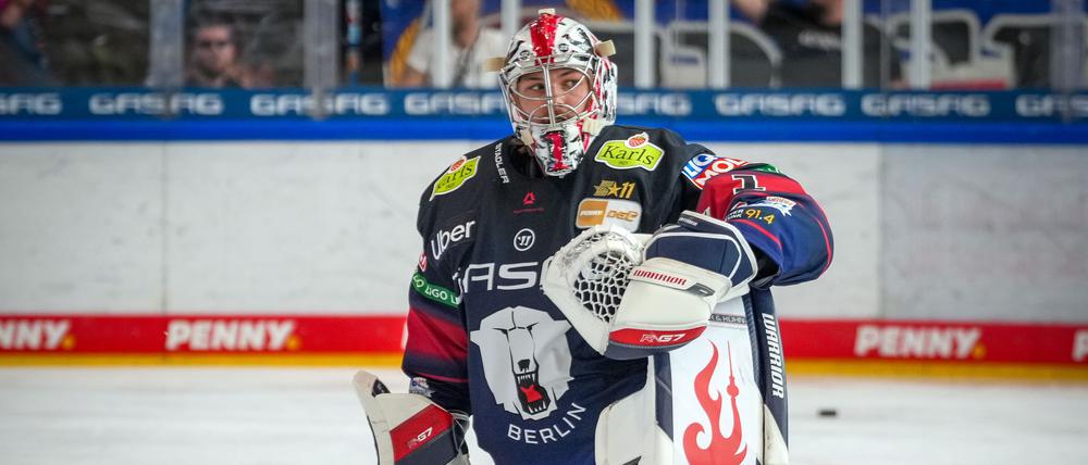 Torhüter Jonas Stettmer unterlag mit den Eisbären Berlin in Ingolstadt.