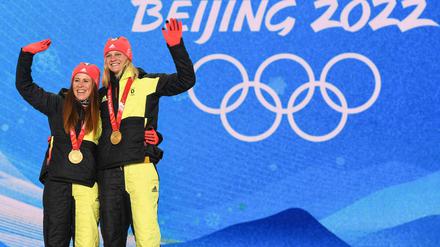 Katharina Hennig und Victoria Carl gewannen 2022 sensationell Olympia-Gold. (Archivbild)