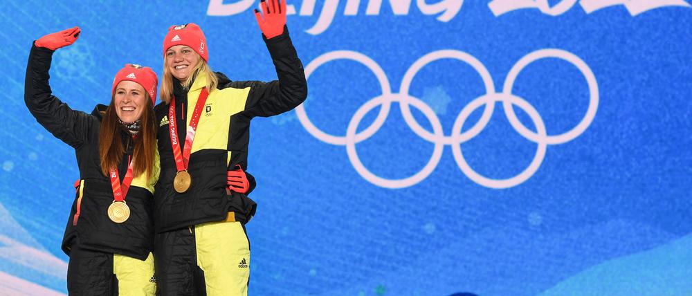 Katharina Hennig und Victoria Carl gewannen 2022 sensationell Olympia-Gold. (Archivbild)