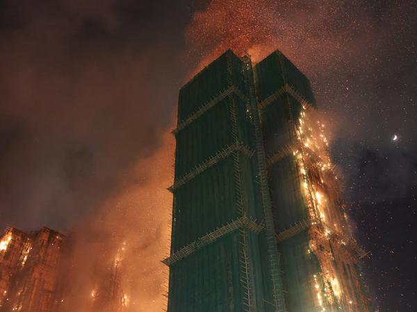 Fire burns bamboo scaffolding across multiple buildings at Wang Fuk Court housing estate, in Tai Po, Hong Kong, China, November 26, 2025. REUTERS/Tyrone Siu