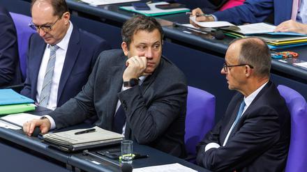 Schaffen die das? Dobringt, Klingbeil und Merz im Bundestag. 