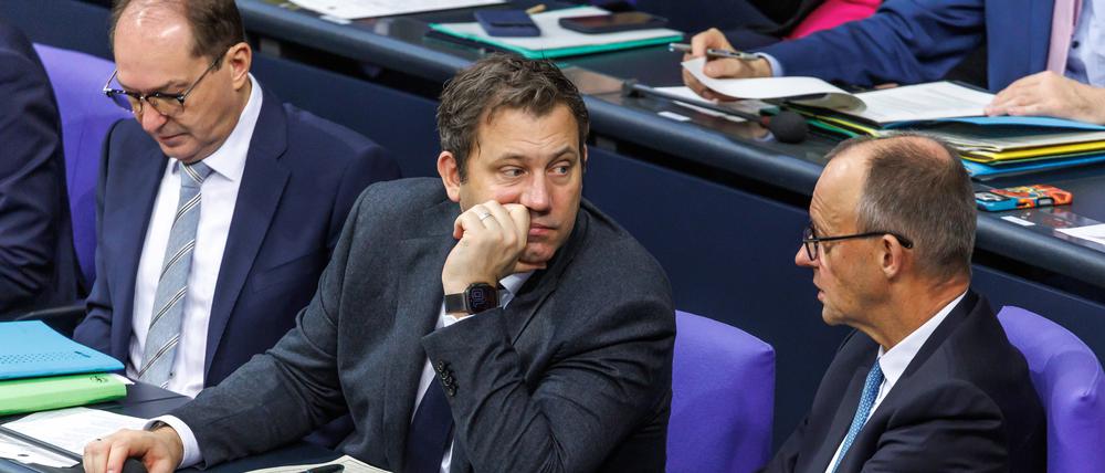 Schaffen die das? Dobringt, Klingbeil und Merz im Bundestag. 