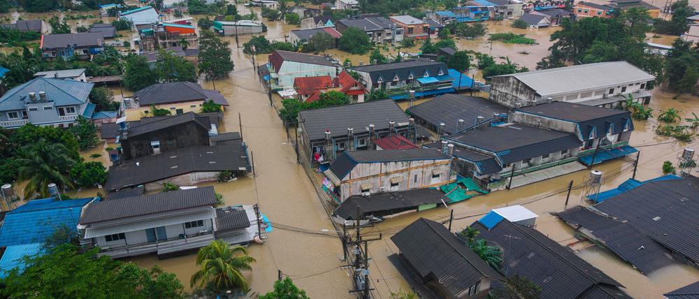 Die Zahl der Toten in Südthailand steigt. Viele sind ertrunken.