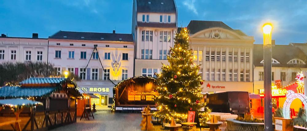 Weihnachtsmarkt Berlin Altstadt Spandau 2025 mit neuer Bühne am Markt  