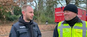 Sprengmeister Mike Schwitzke und sein Kollege Markus Kreuzer entschärften im Potsdamer Forst eine Bombe.